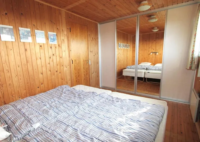 Cathalin - 100m From The Sea By Interhome Nyaraló